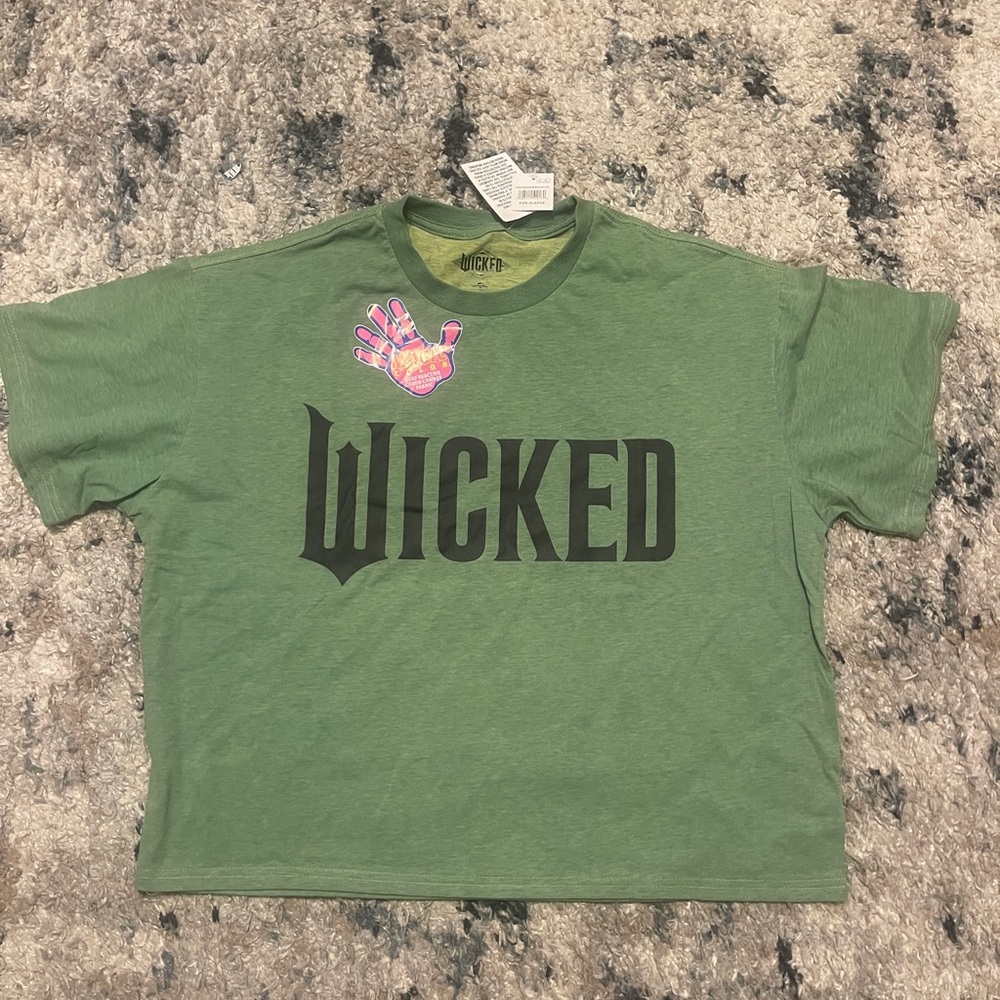 Universal Green Graphic Tee Size XL